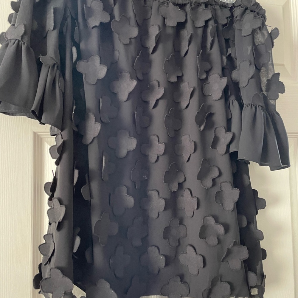 Off shoulder black to with 3d flowers